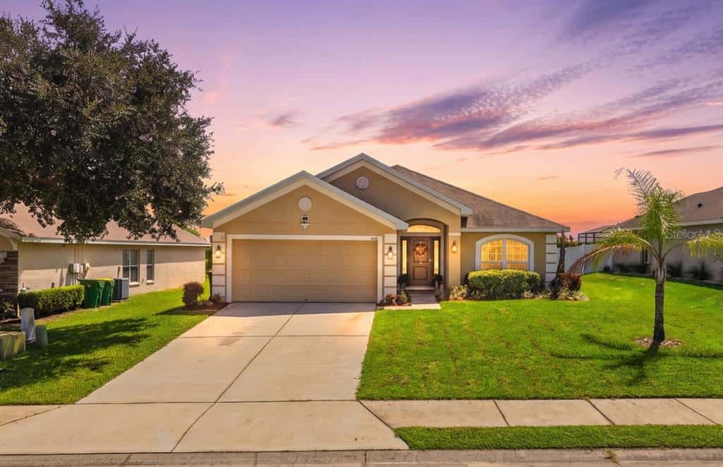 Single Family Residence in DUNDEE