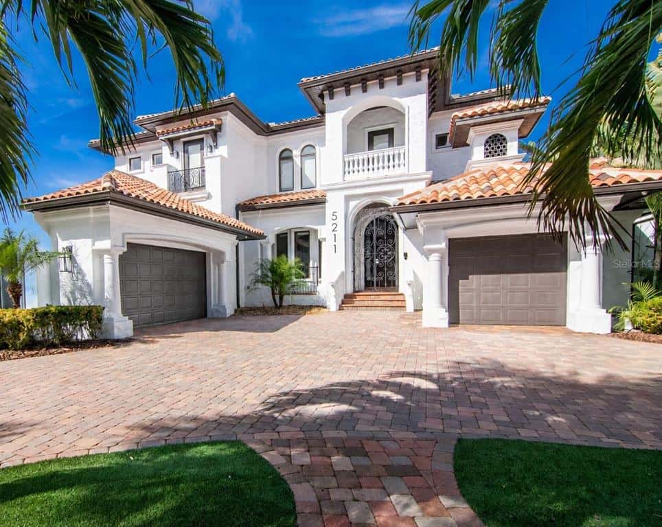 Single Family Residence in TAMPA