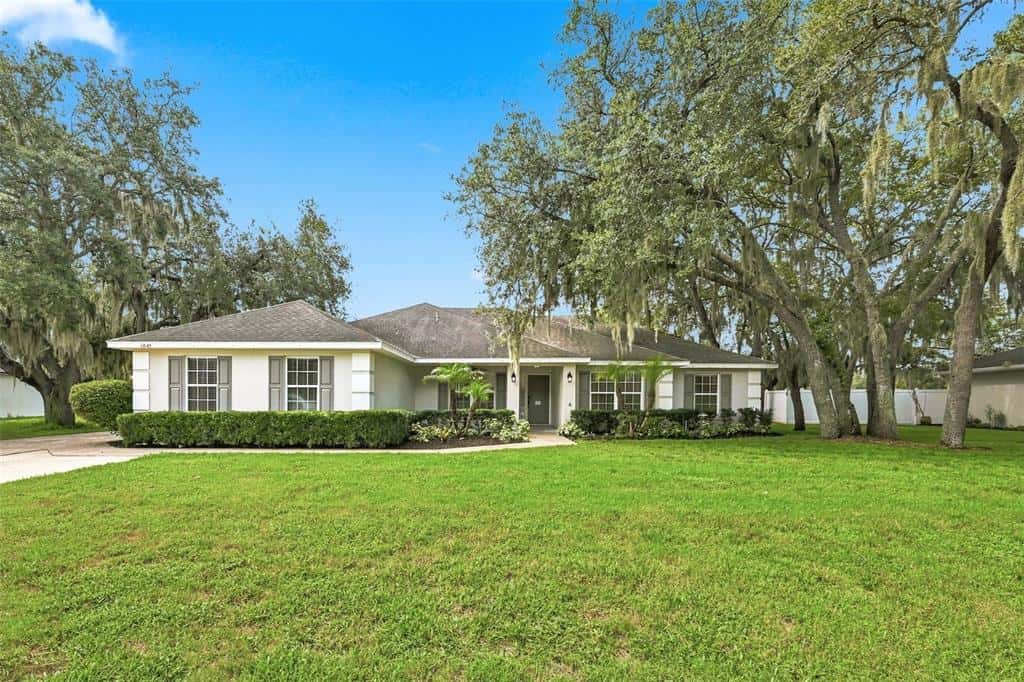 Single Family Residence in LAKELAND
