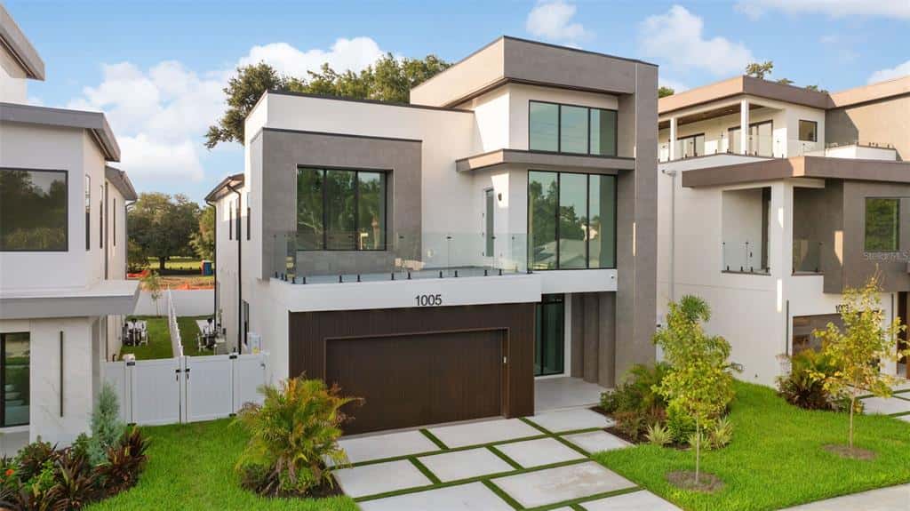 Single Family Residence in TAMPA