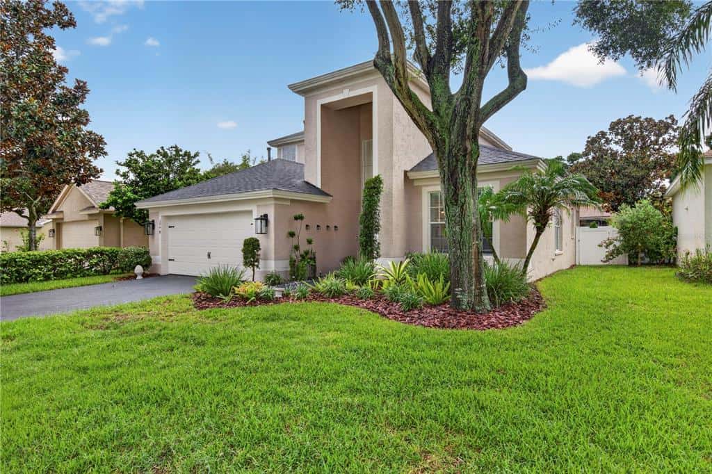 Single Family Residence in TARPON SPRINGS