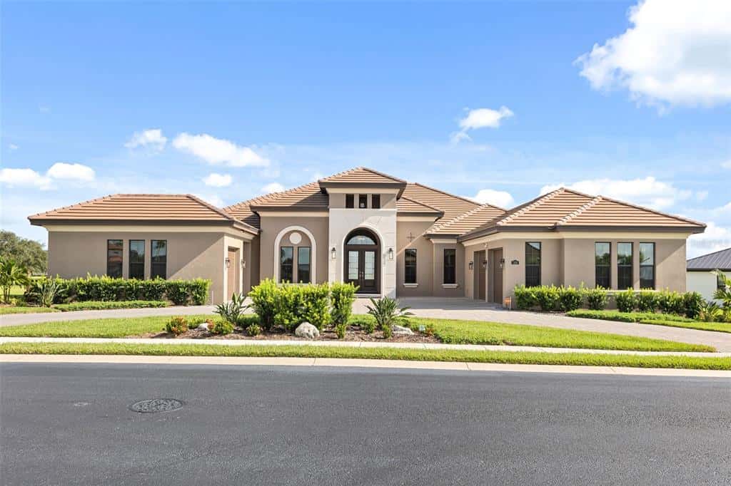 Single Family Residence in LAKE ALFRED