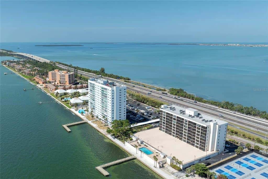 Condominium in ST PETERSBURG
