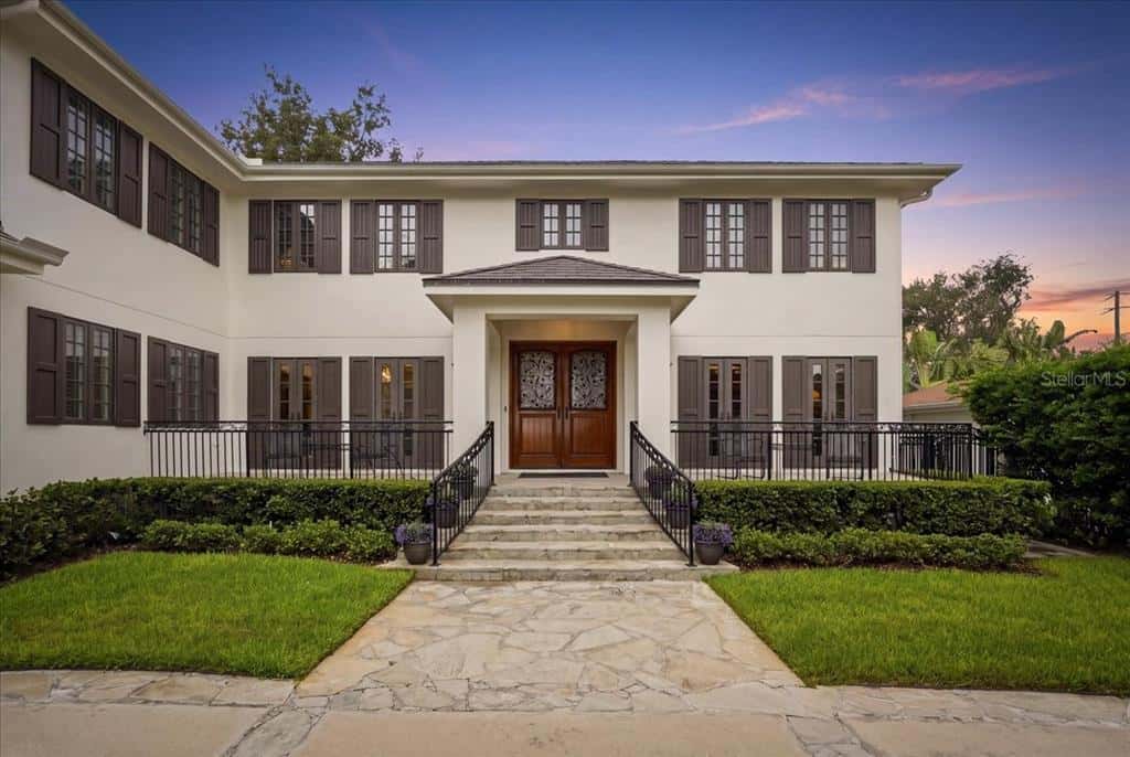 Single Family Residence in TAMPA