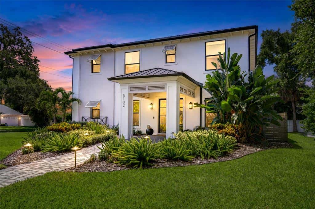 Single Family Residence in TAMPA
