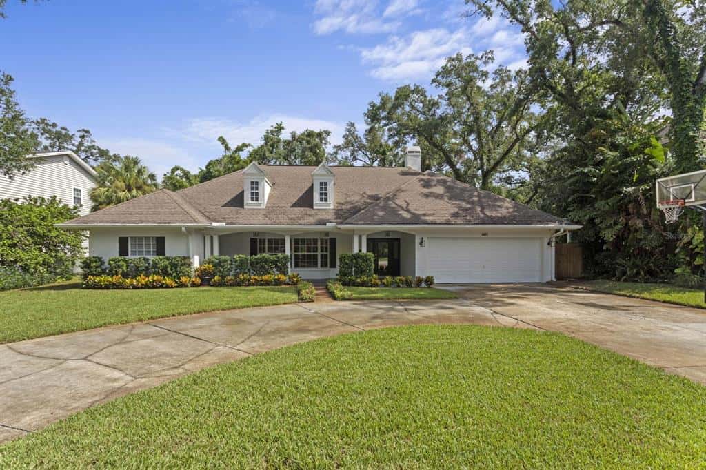 Single Family Residence in TAMPA