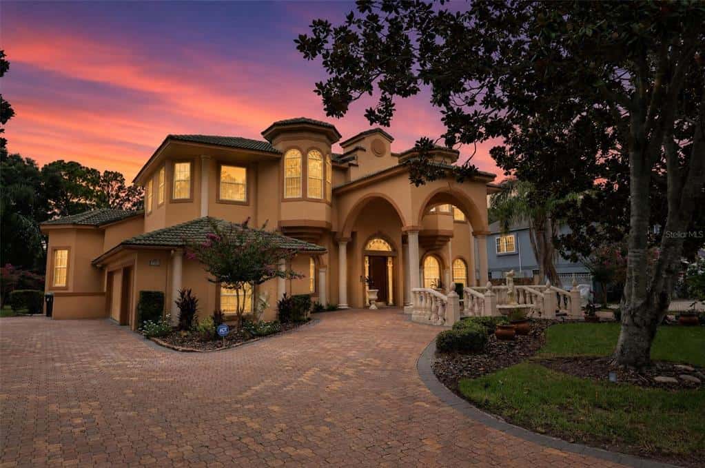 Single Family Residence in ORLANDO