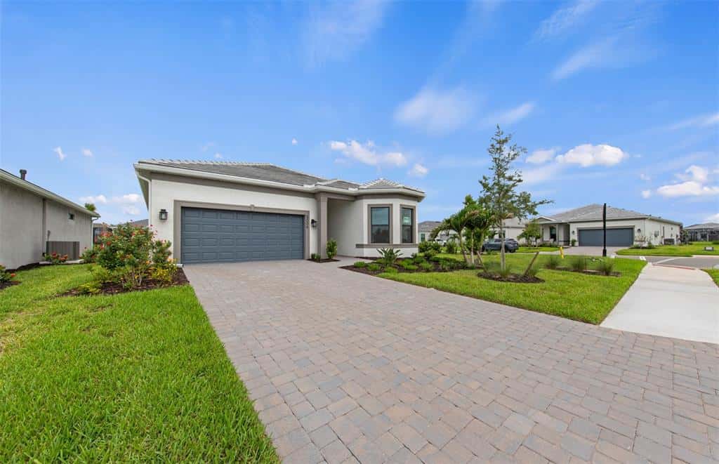 Single Family Residence in LAKEWOOD RANCH