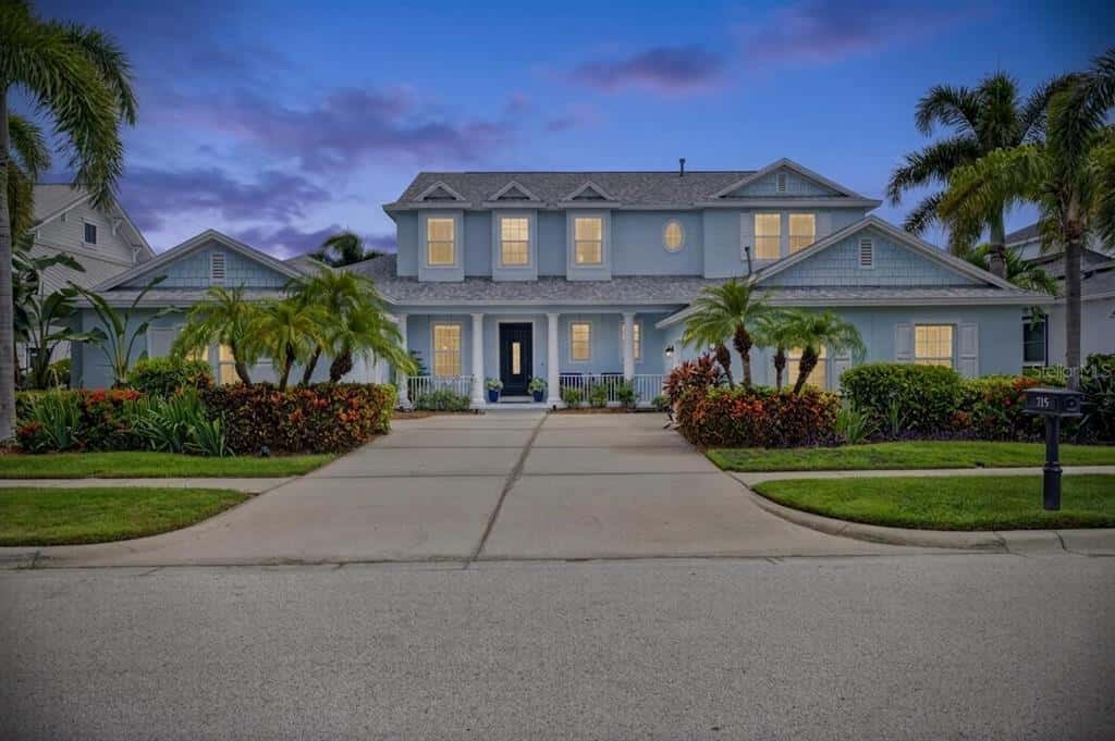 Single Family Residence in APOLLO BEACH