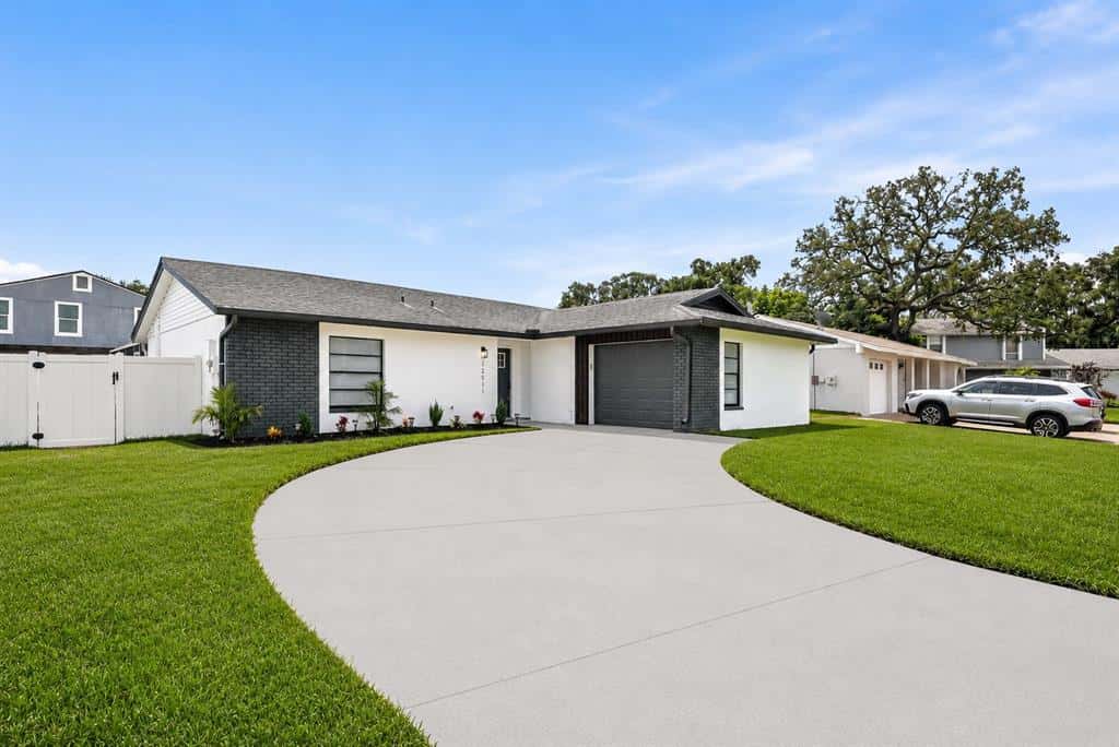 Single Family Residence in TAMPA