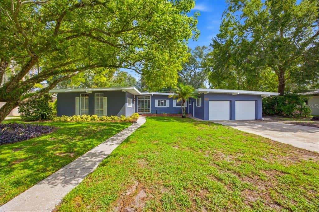 Single Family Residence in LAKELAND