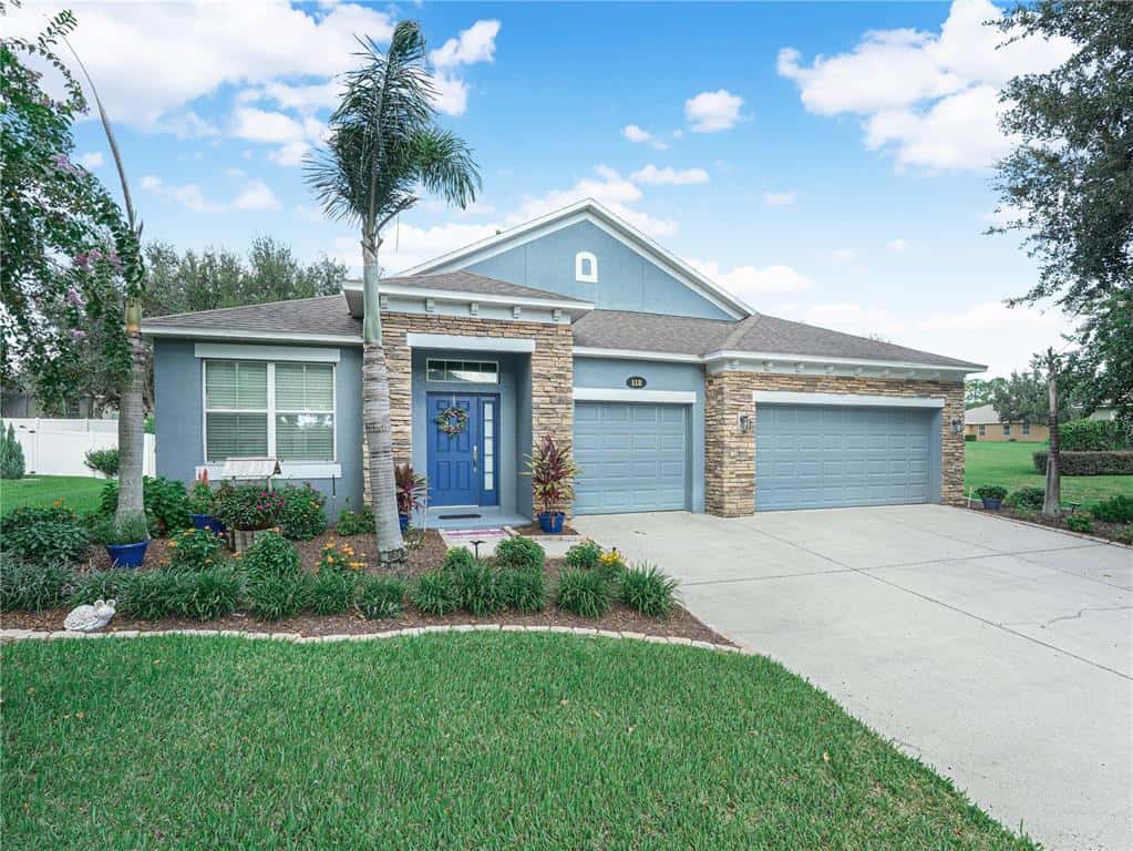 Single Family Residence in AUBURNDALE