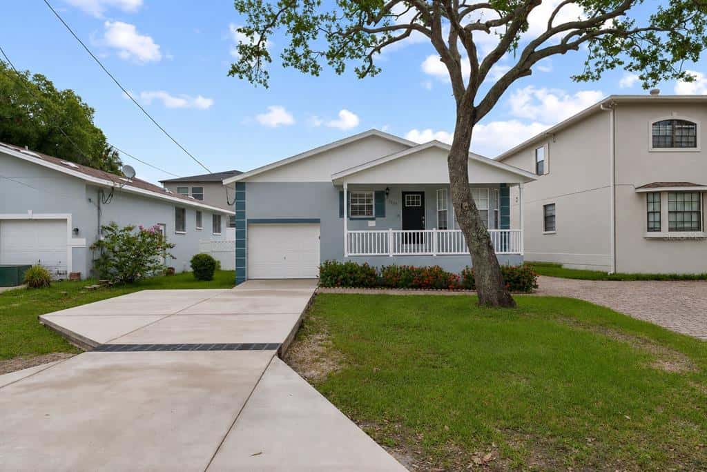 Single Family Residence in TAMPA