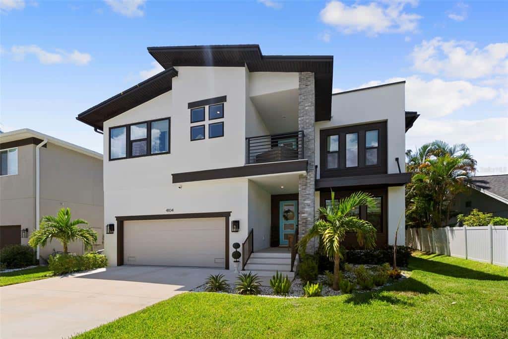 Single Family Residence in TAMPA