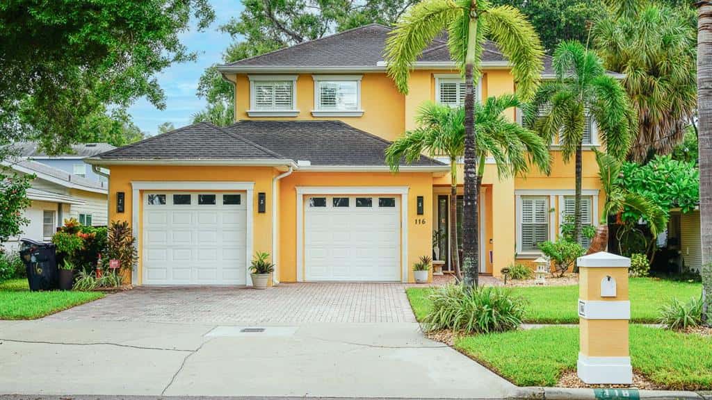 Single Family Residence in TAMPA