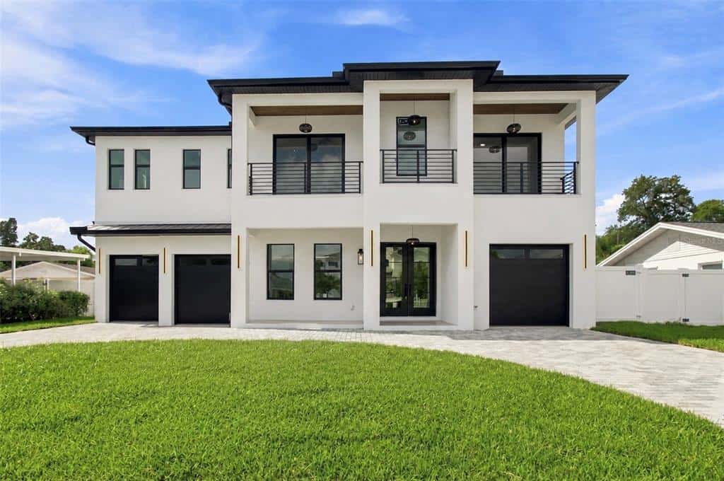 Single Family Residence in TAMPA