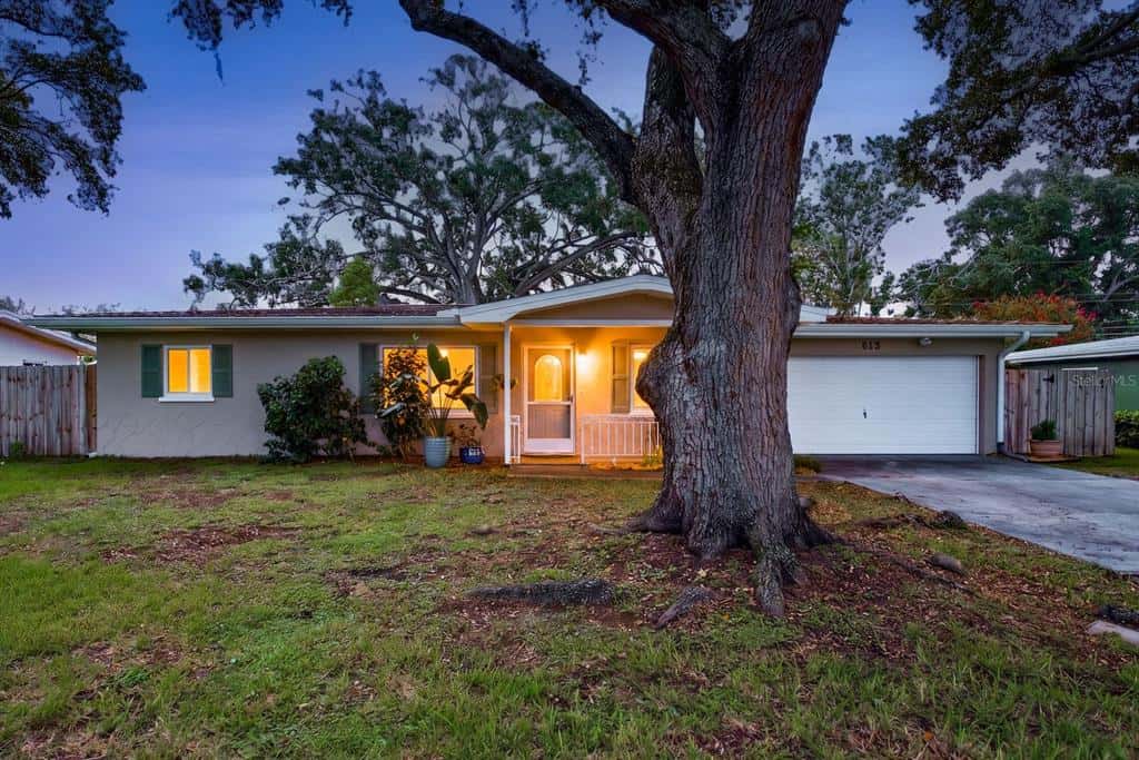 Single Family Residence in LARGO