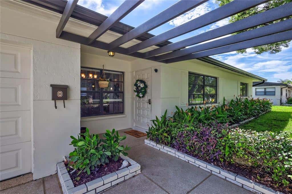 Single Family Residence in SEMINOLE