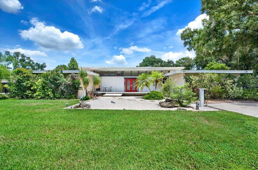 Single Family Residence in TAMPA