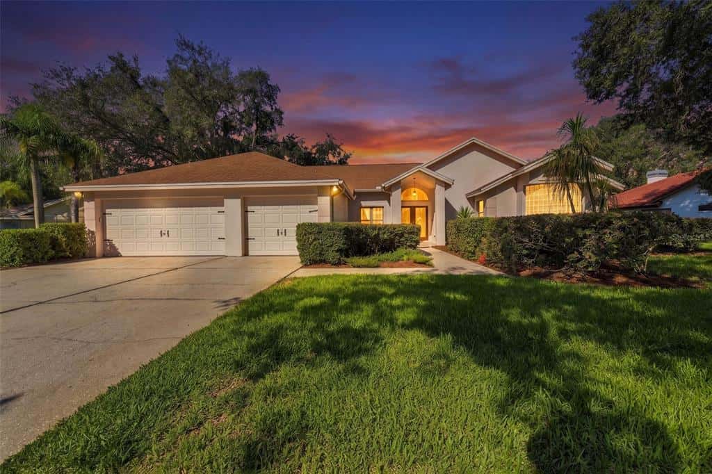 Single Family Residence in TAMPA