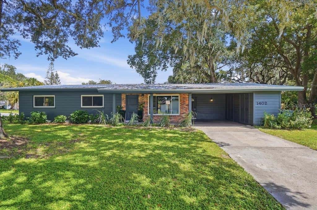 Single Family Residence in LAKELAND