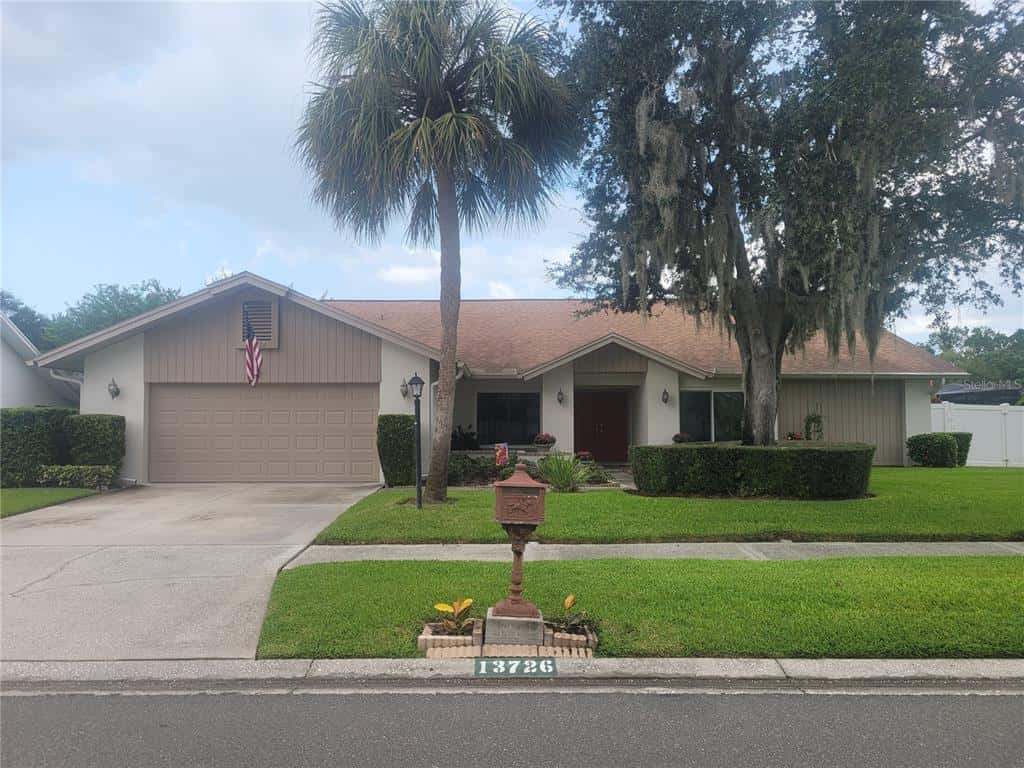 Single Family Residence in TAMPA