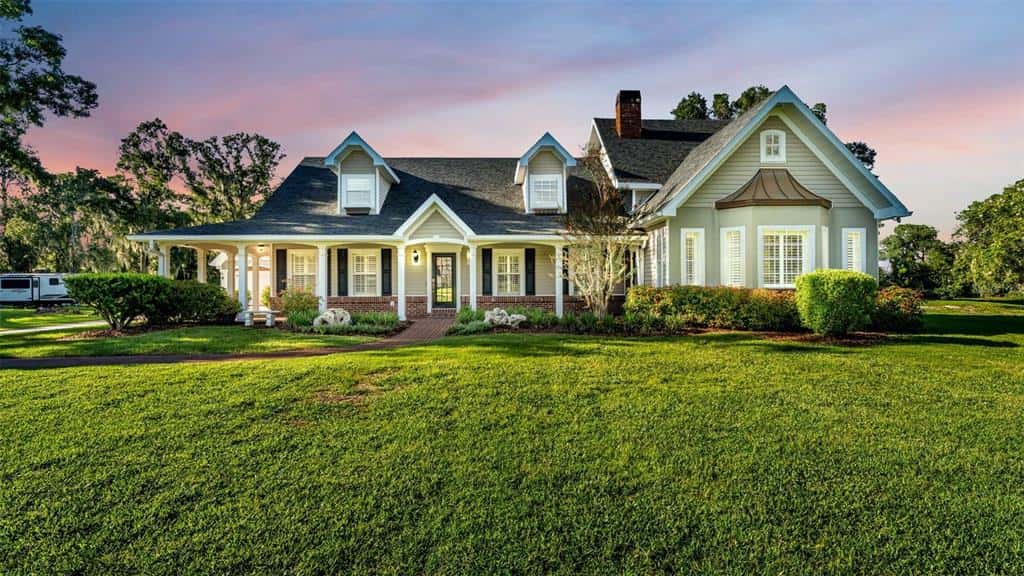 Single Family Residence in LAKELAND