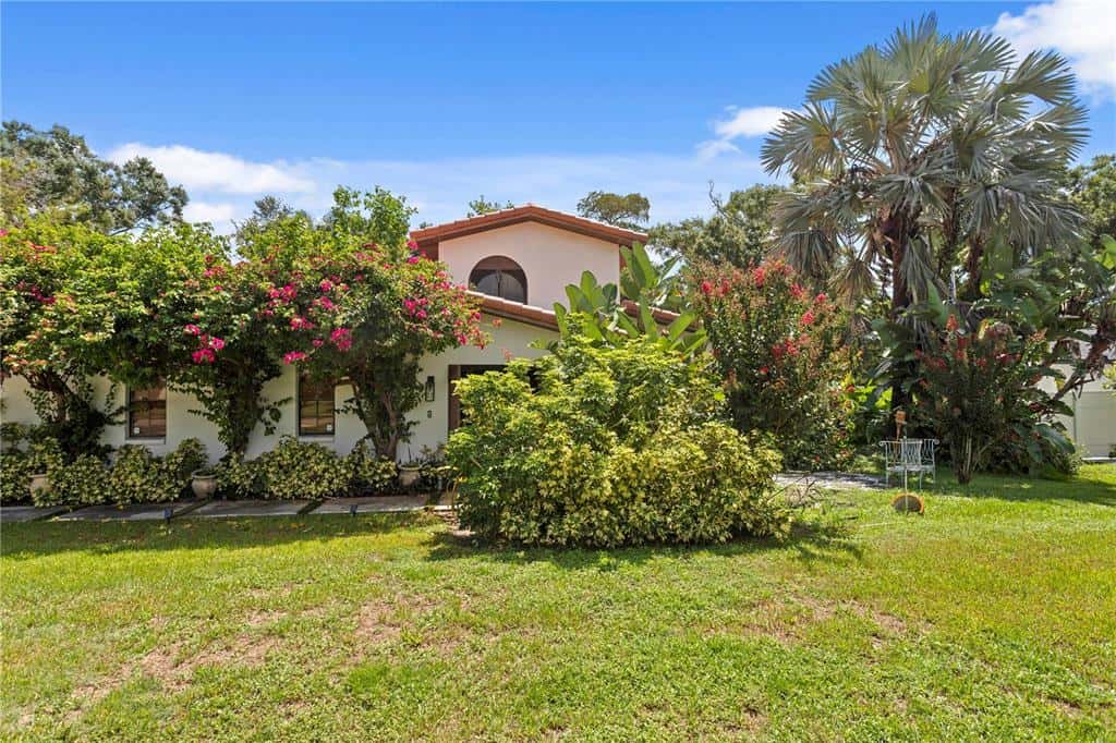 Single Family Residence in TAMPA