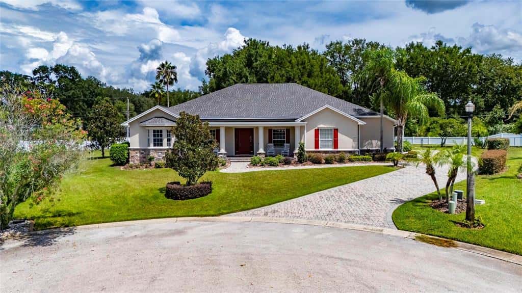 Single Family Residence in LAKELAND