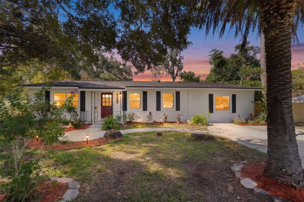 Single Family Residence in DADE CITY