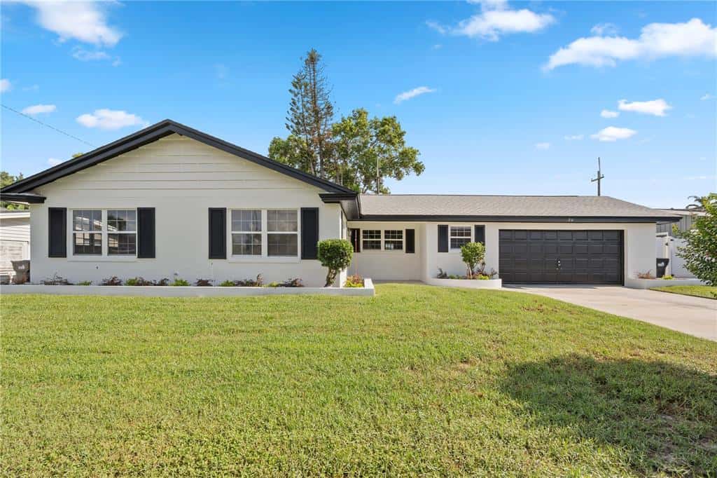 Single Family Residence in ORLANDO