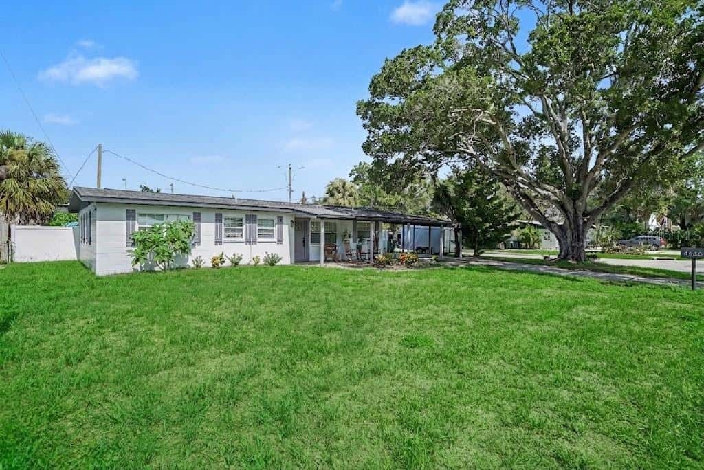 Single Family Residence in TAMPA