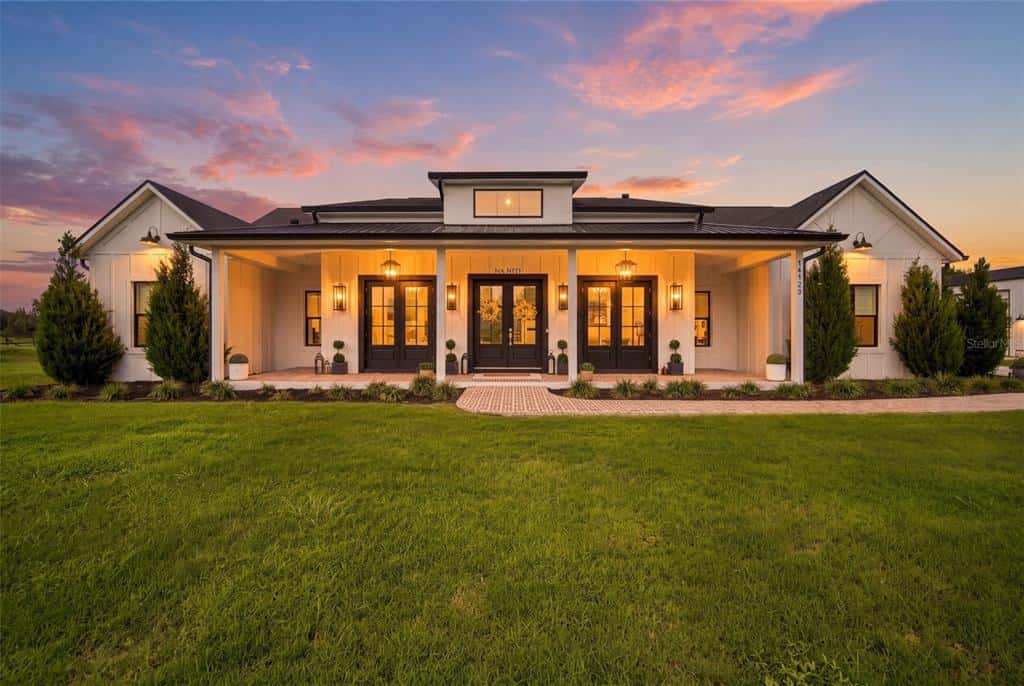 Single Family Residence in DADE CITY