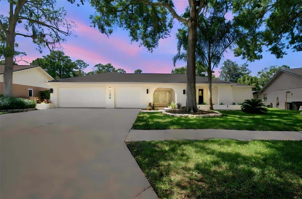 Single Family Residence in PALM HARBOR