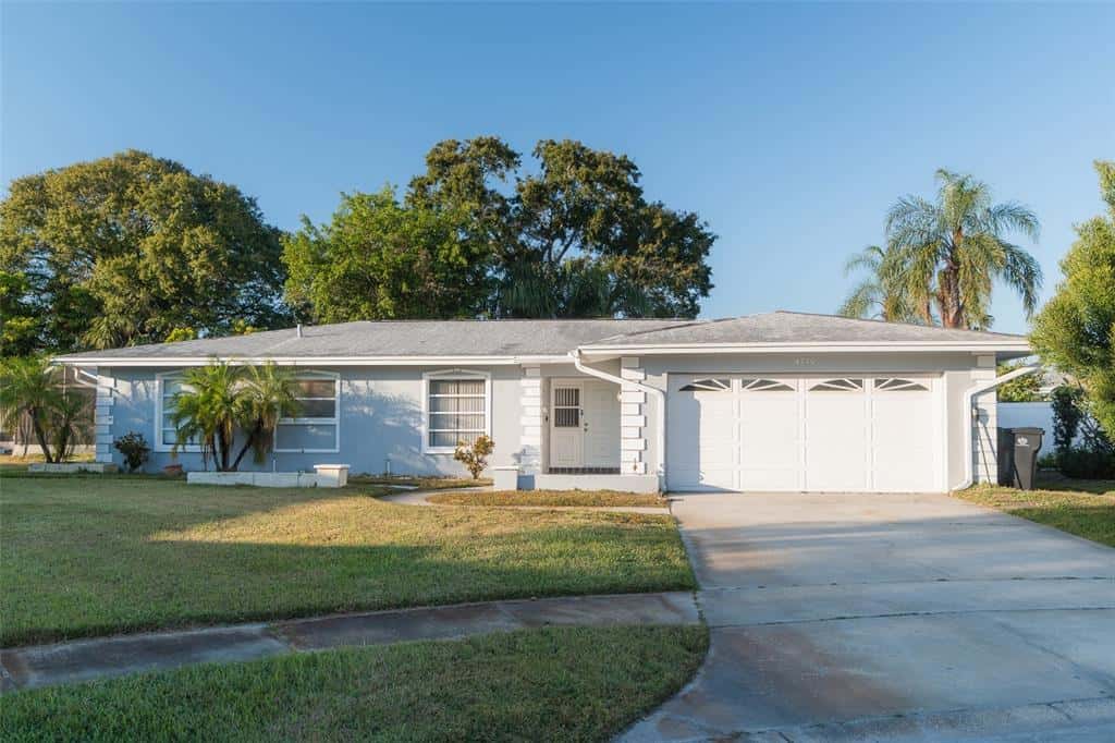 Single Family Residence in TAMPA