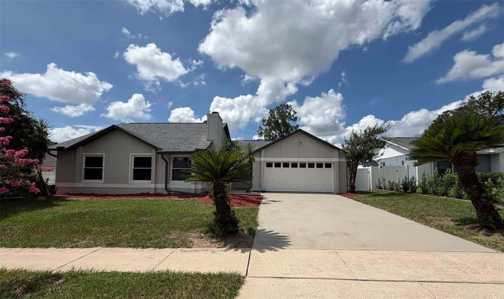 Single Family Residence in ORLANDO
