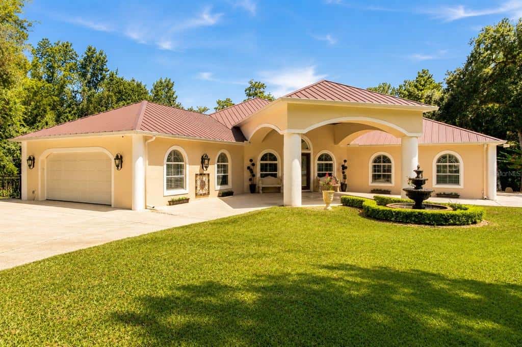 Single Family Residence in BROOKSVILLE