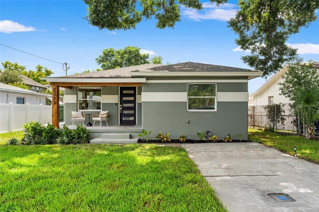 Single Family Residence in TAMPA