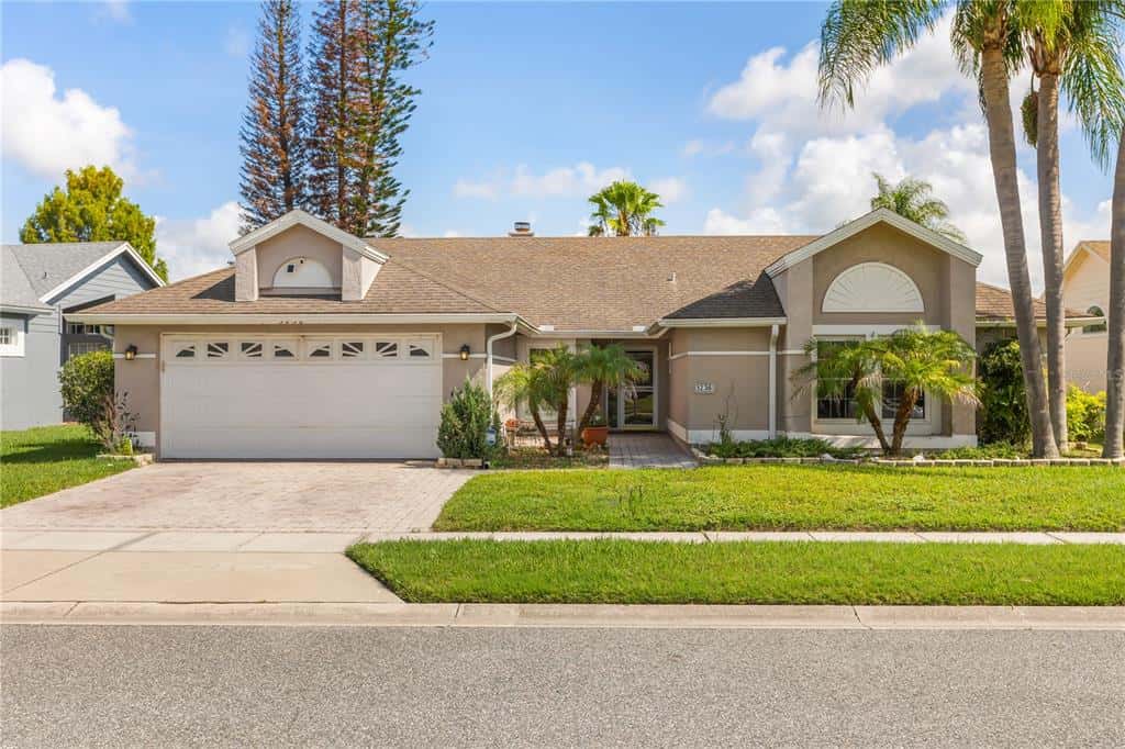 Single Family Residence in ORLANDO