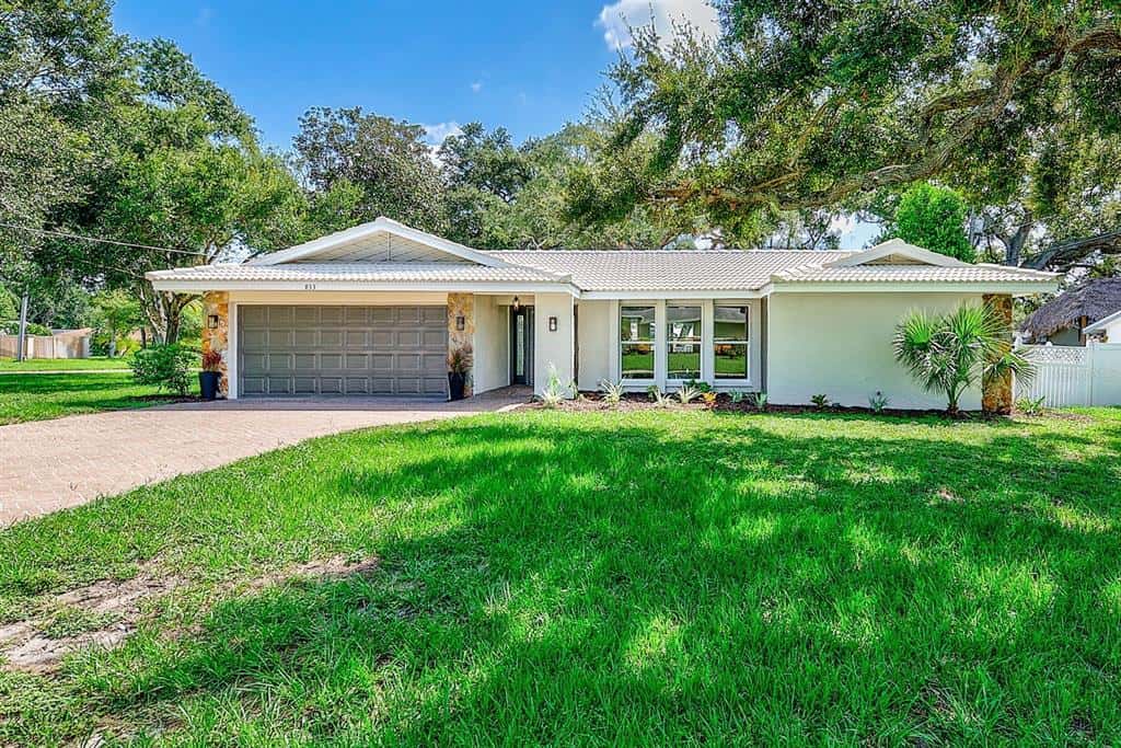 Single Family Residence in LARGO