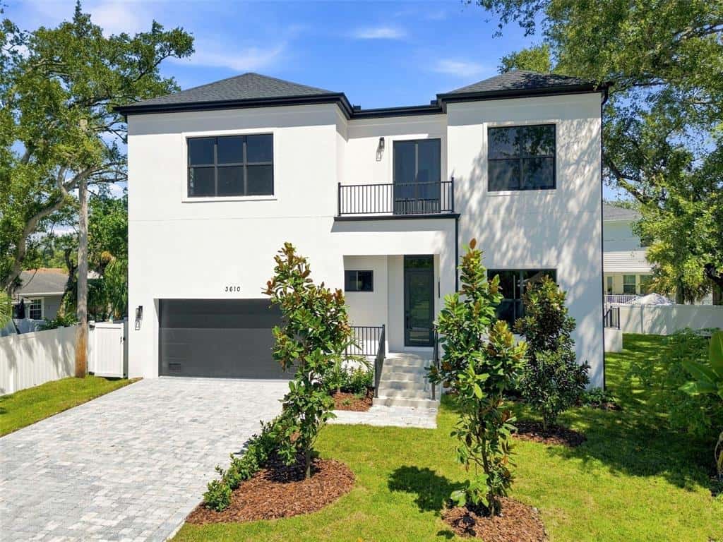 Single Family Residence in TAMPA