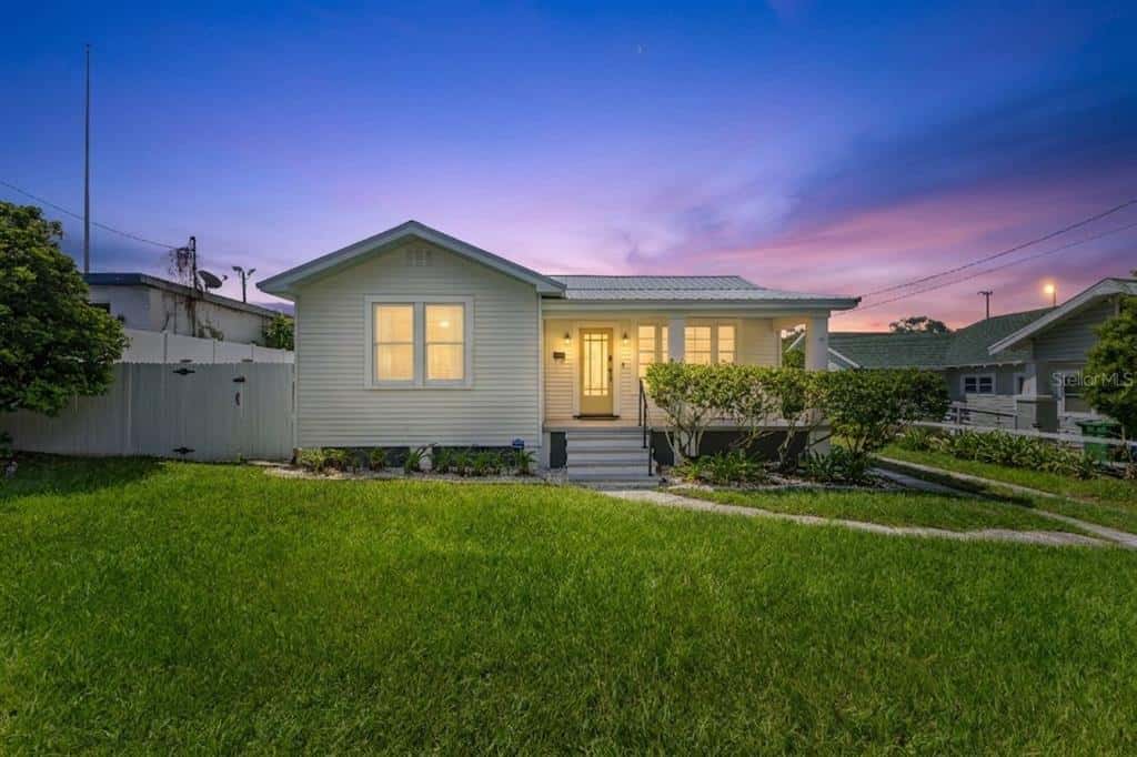 Single Family Residence in TAMPA