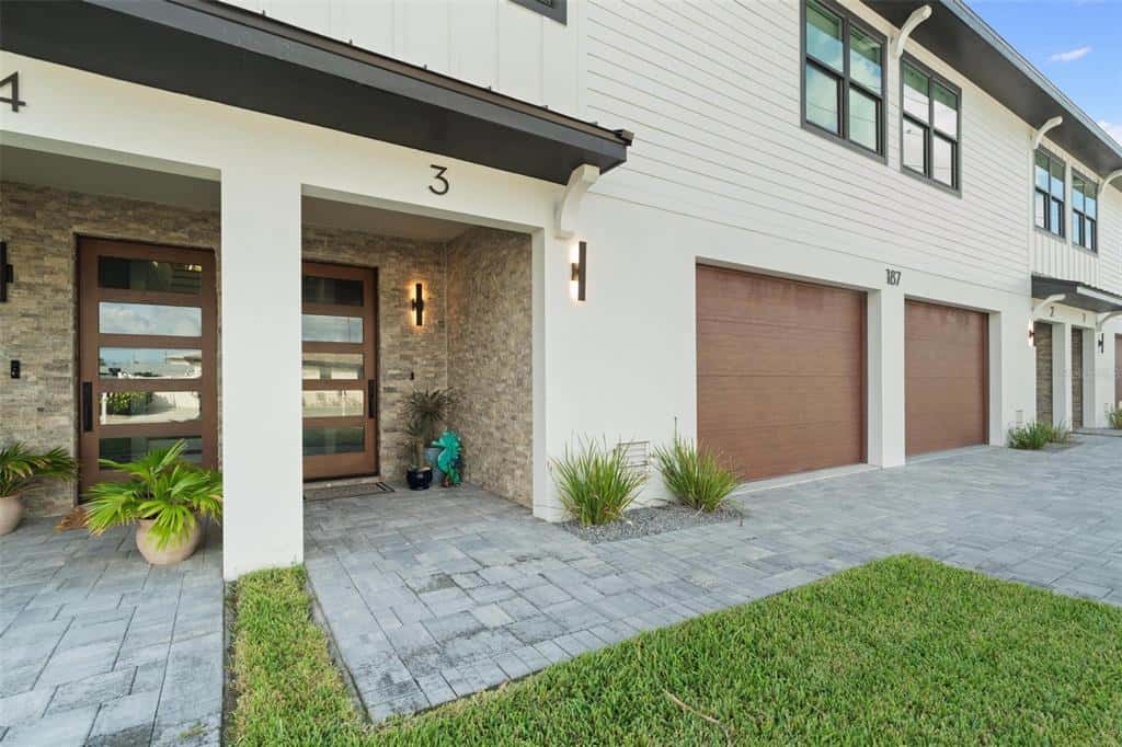 Townhouse in MADEIRA BEACH