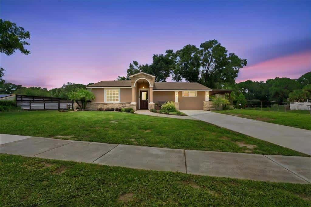 Single Family Residence in TAMPA