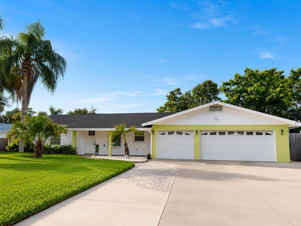Single Family Residence in TAMPA