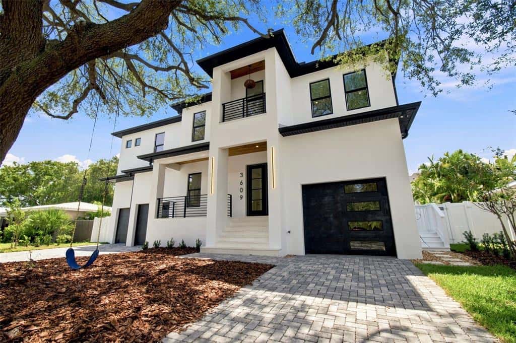 Single Family Residence in TAMPA
