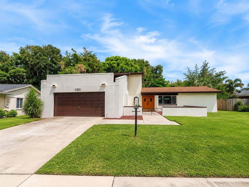 Single Family Residence in TAMPA