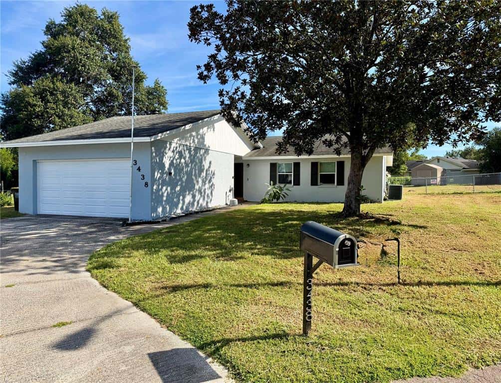 Single Family Residence in LAKELAND