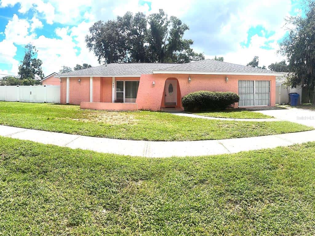 Single Family Residence in TAMPA
