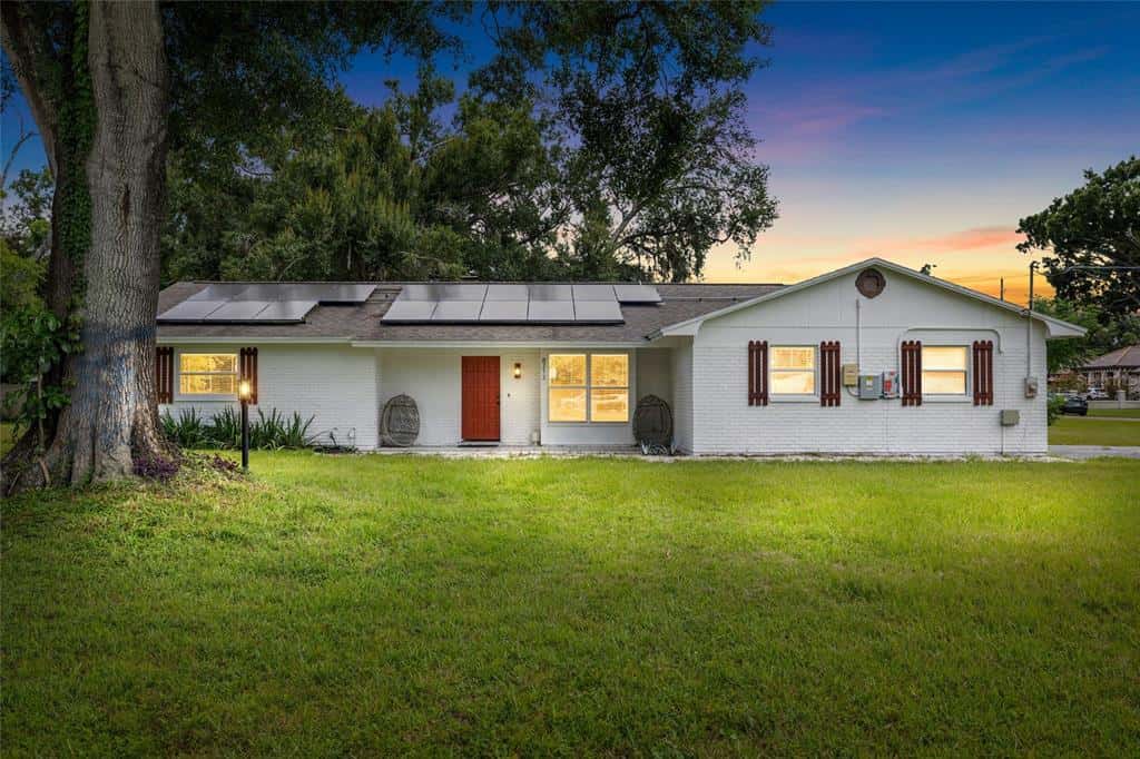 Single Family Residence in TAMPA